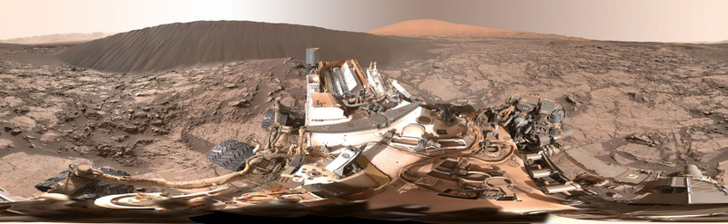 Illustration for article titled See Curiosity Cruise Around Gigantic Martian Dunes in These Stunning New Panoramas